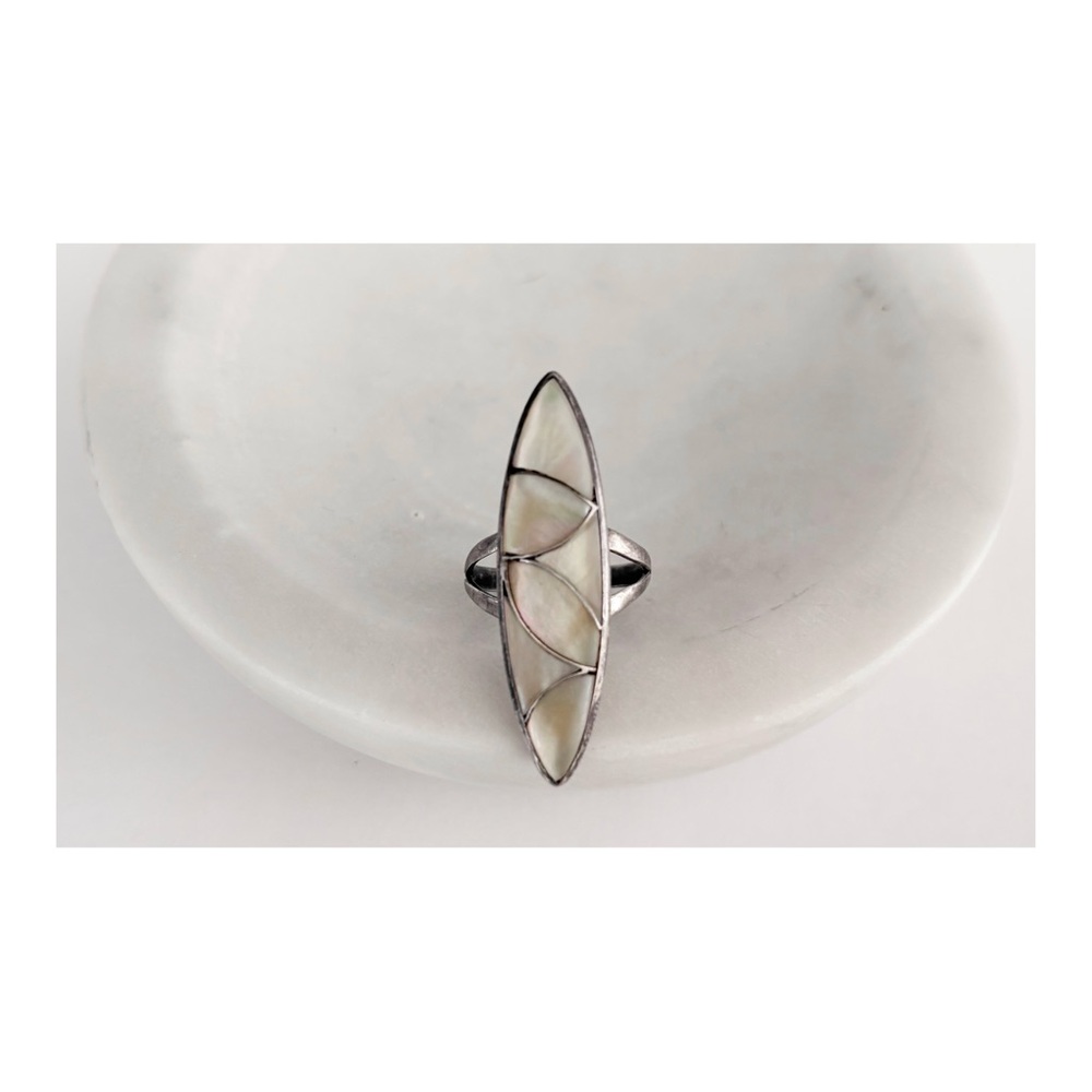 Vintage // Silver & Mother of Pearl Ring